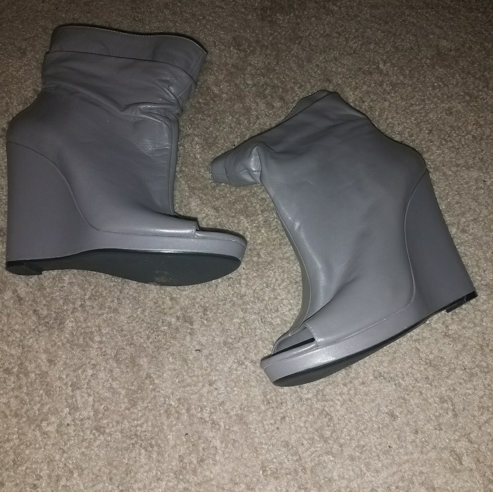 New worn BCBG booties